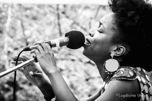 B&W-Lúcia-Carvalho-LaPetitePierre-AuGresduJazz-16082015-by-Lugdivine-Unfer-6515