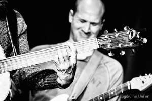 B&W-TheGrundClub-Songwriters-XmasShow-NeimensterAbbaye-Luxembourg-11122015-by-Lugdivine-Unfer-314