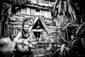 B&amp;W-BinghiJeh-Photoshoot-Hippybar-KoPhayam-Thailand-022020-by-LugdivineUnfer-77