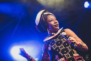 FatoumataDiawara-colors-AuGresDuJazz-LaPetitePierre-2022-by-LugdivineUnfer-204